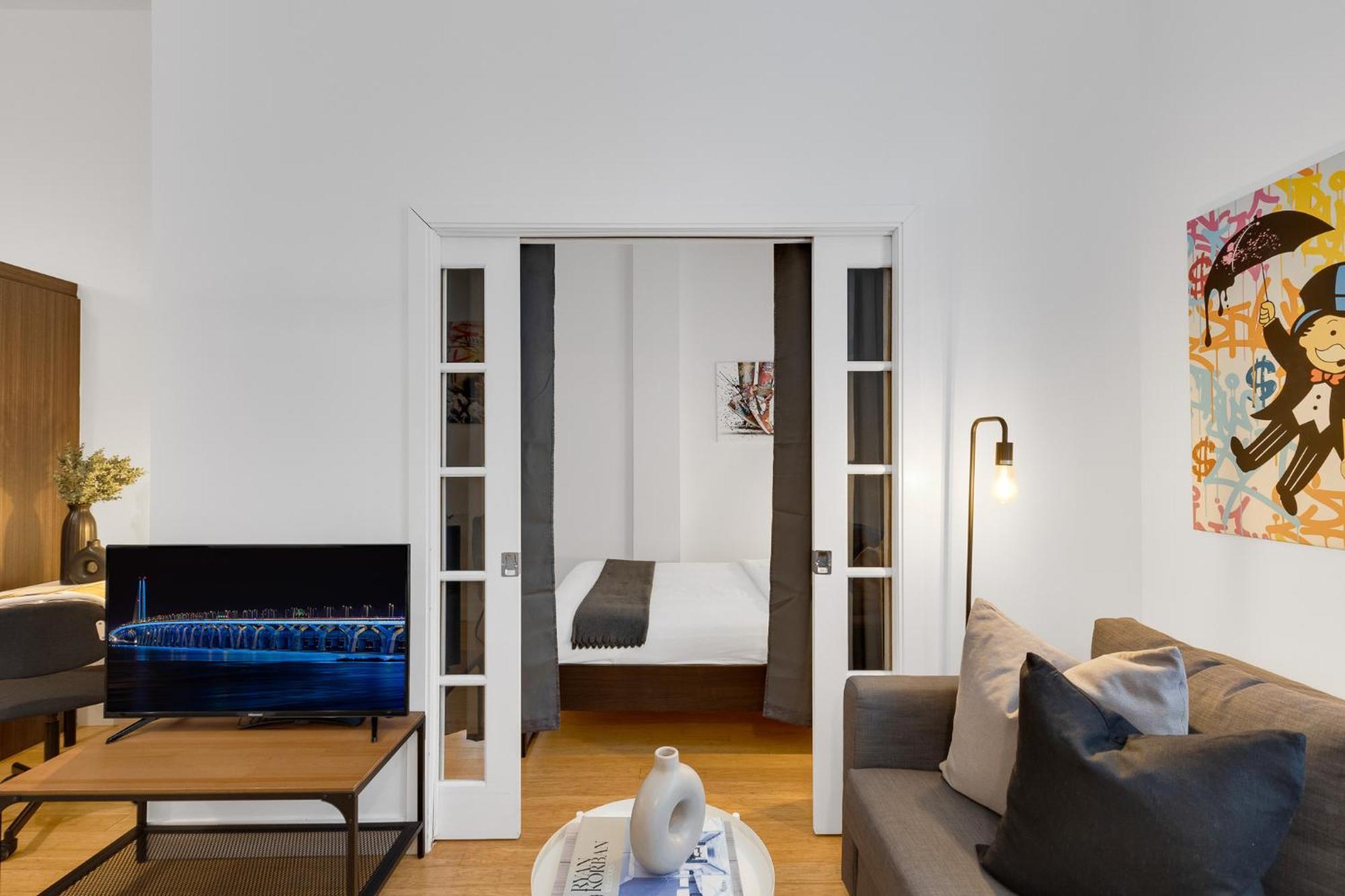 Liv Mtl Main Aparthotel Montreal Exterior photo