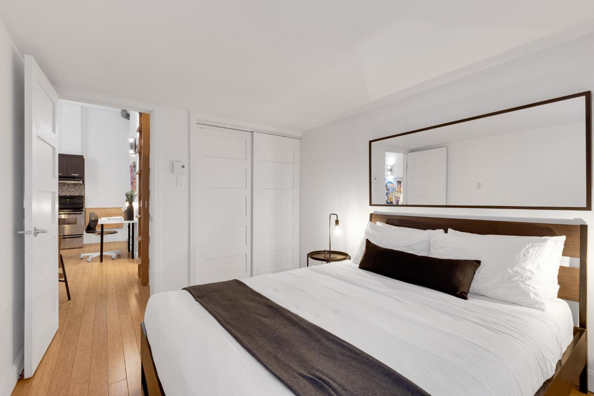 Liv Mtl Main Aparthotel Montreal Exterior photo