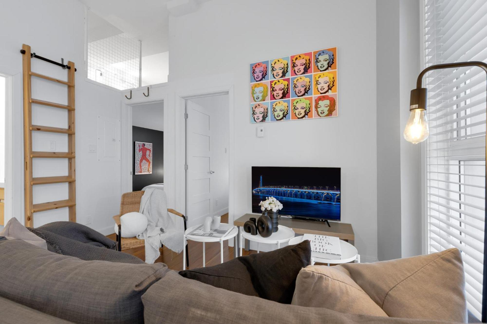 Liv Mtl Main Aparthotel Montreal Exterior photo